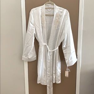 NWT Linea Donatella Satiny Lace Robe